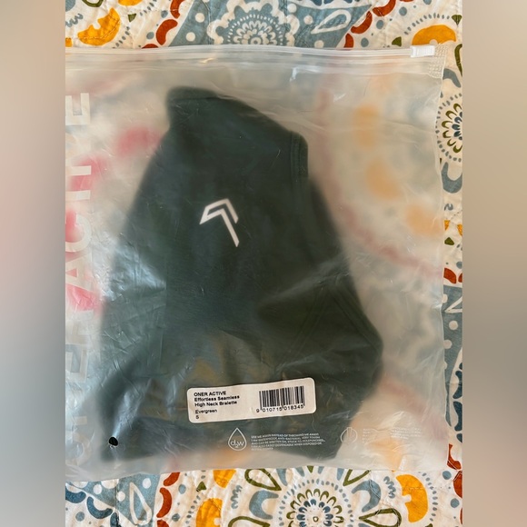 🆕 ONER Active SMALL Effortless Seamless High Neck Bralette PRINTED
LOGO - Picture 7 of 7